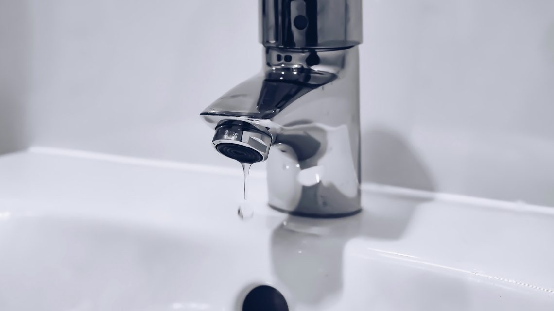 Montaż filtrów do wody pitnej – porównanie rodzajów i skuteczność