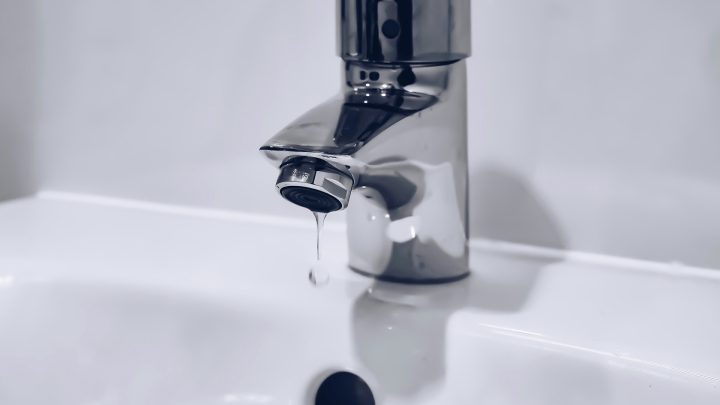 Montaż filtrów do wody pitnej – porównanie rodzajów i skuteczność
