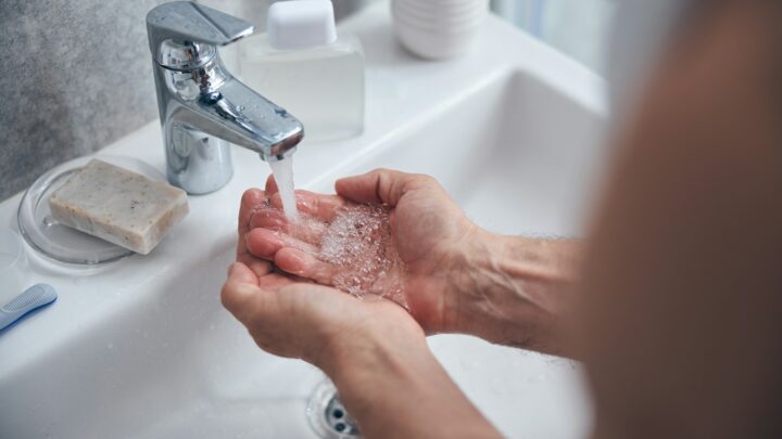 Jak ograniczyć zużycie wody w kuchni i łazience? 7 trików eksperta!